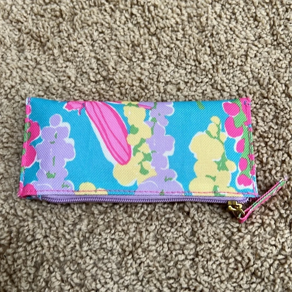 Estée Lauder X Lilly pulitzer 8 piece eyeshadow ombré palette with brush.